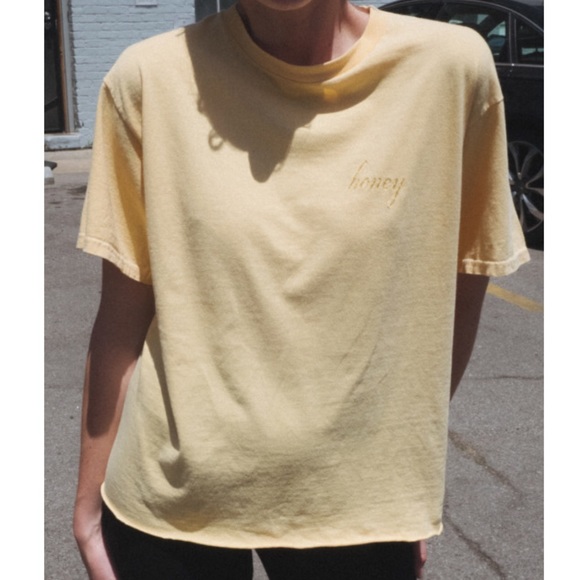 🌸LAST ONE! NWOT Brandy Melville Aleena HONEY TEE - Picture 3 of 6